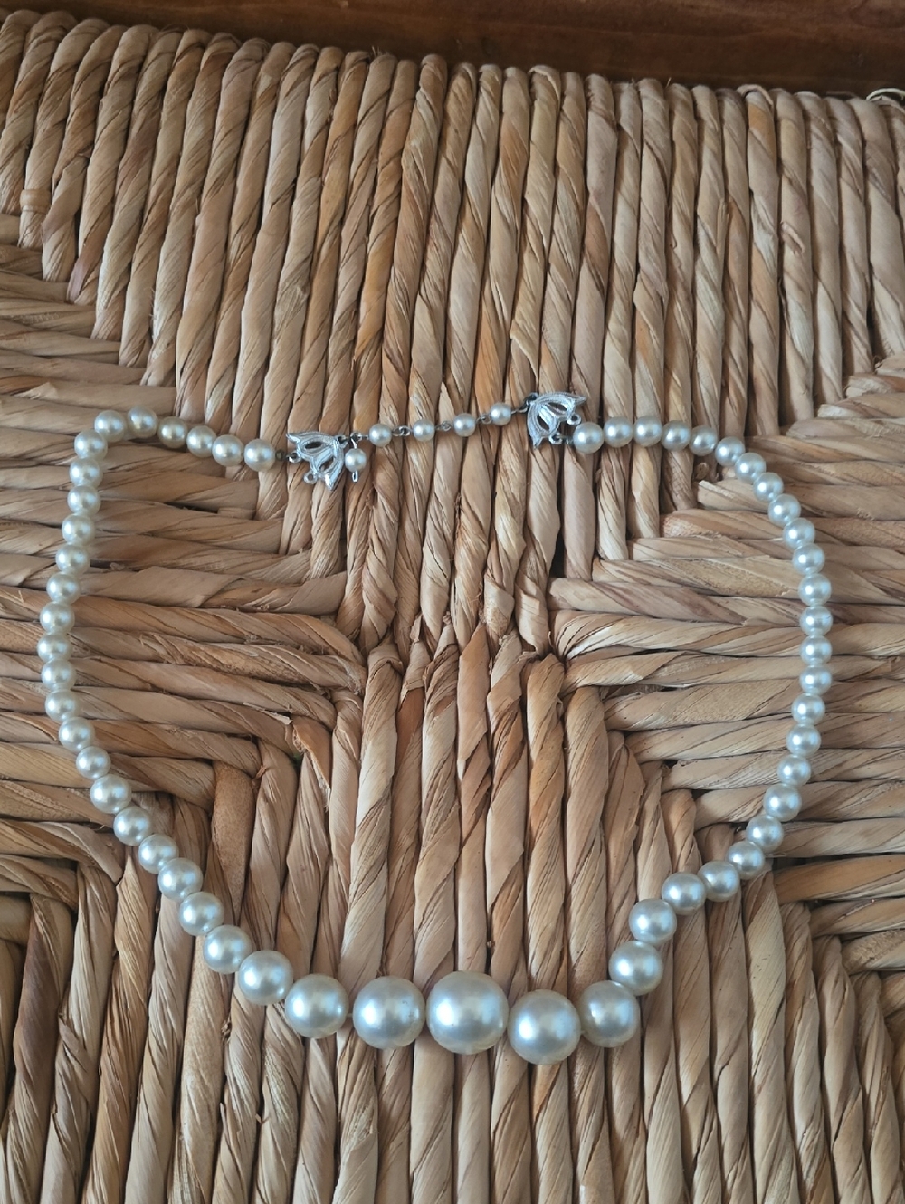 Vintage Graduated Pearl  Necklace With Extender.